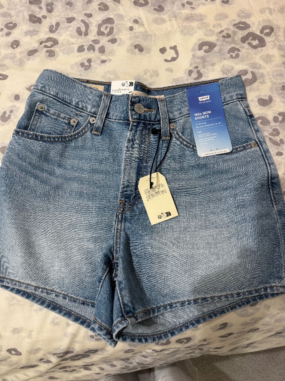 Levi’s 80s Mom Shorts, Size 24